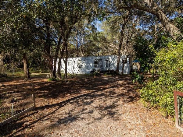 270 BAY STREET, HAWTHORNE, FL 32640