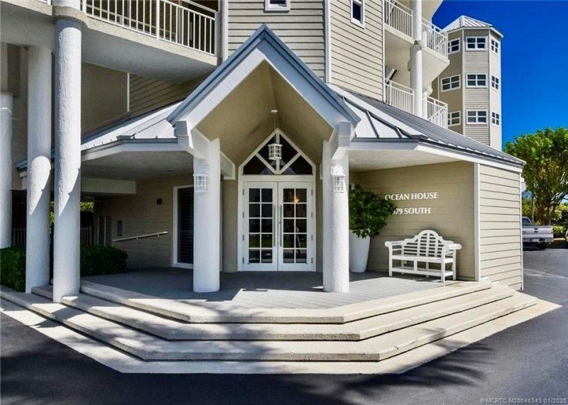 579 NE Plantation Road, Unit S108, Stuart, FL 34996 Photo