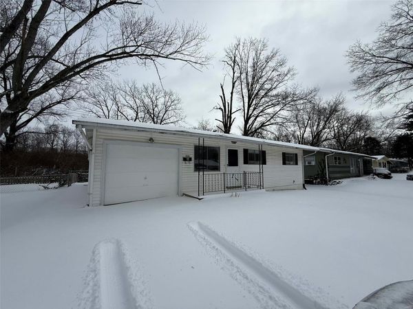 10126 Saffron Drive, St Louis, MO 63136