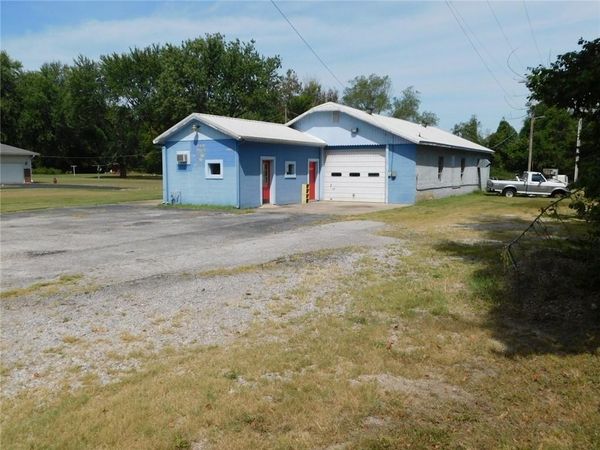 825 E Atkinson Avenue, Frontenac, KS 66763