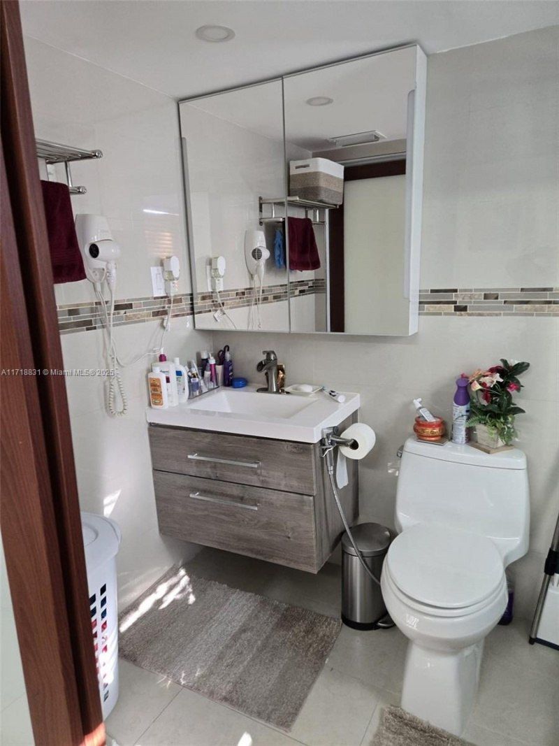 6195 W 18th Ave, Unit G205, Hialeah, FL 33012 Photo