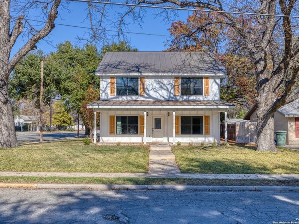 136 W OAK ST, Uvalde, TX 78801