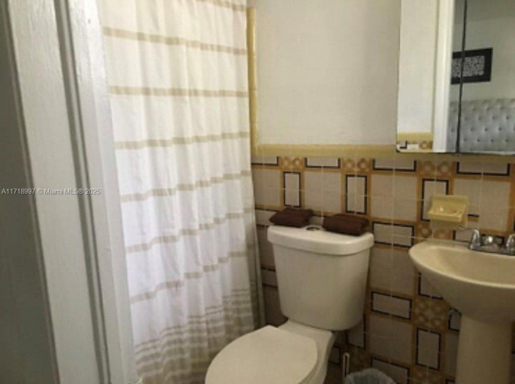 7920 East Dr, Unit 6, North Bay Village, FL 33141 Photo