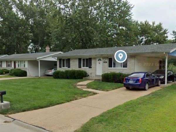 1818 Longford Drive, St Louis, MO 63136