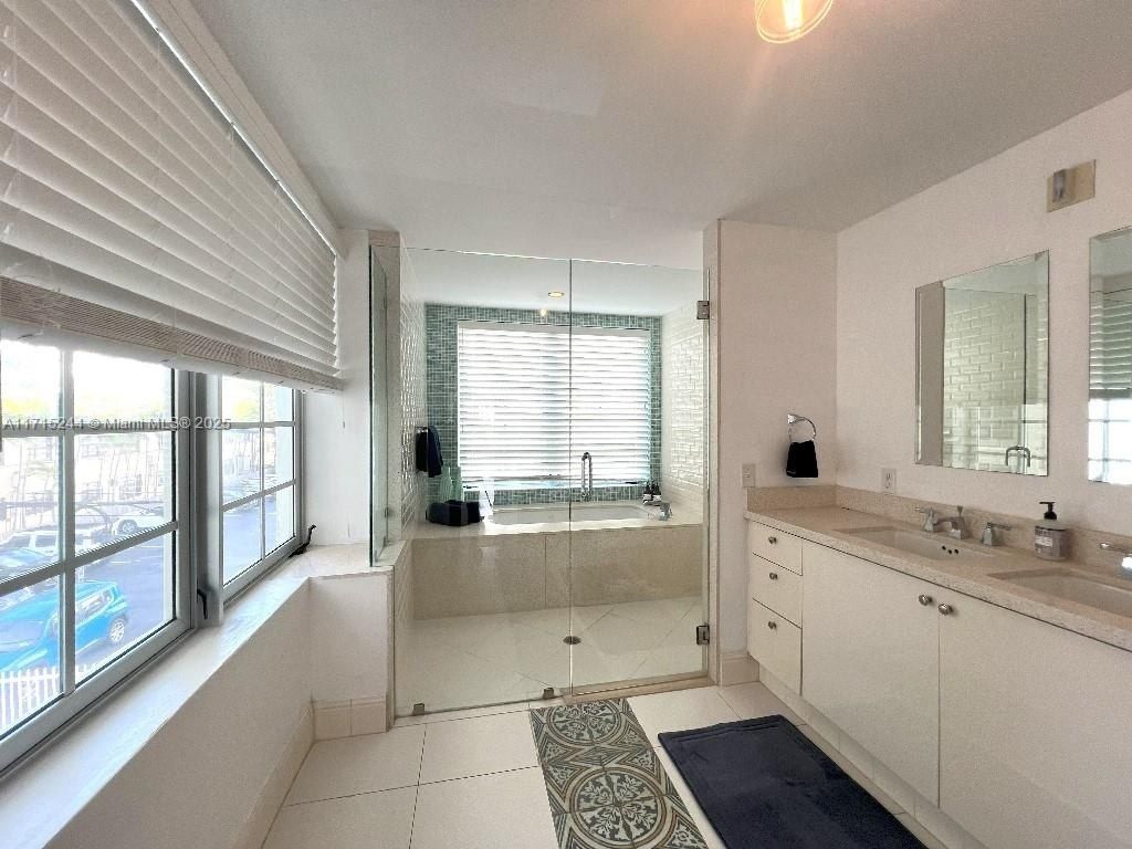 1250 Ocean Dr, Unit 3F, Miami Beach, FL 33139 Photo