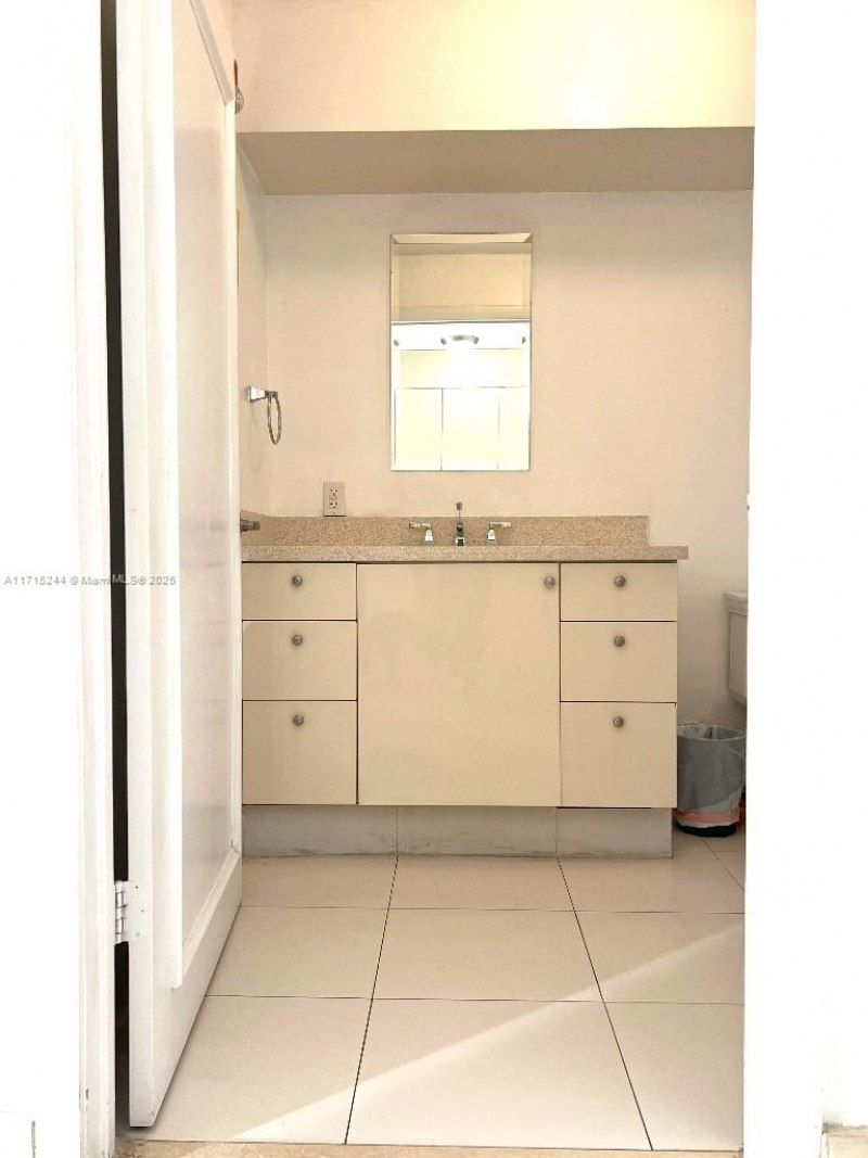 1250 Ocean Dr, Unit 3F, Miami Beach, FL 33139 Photo