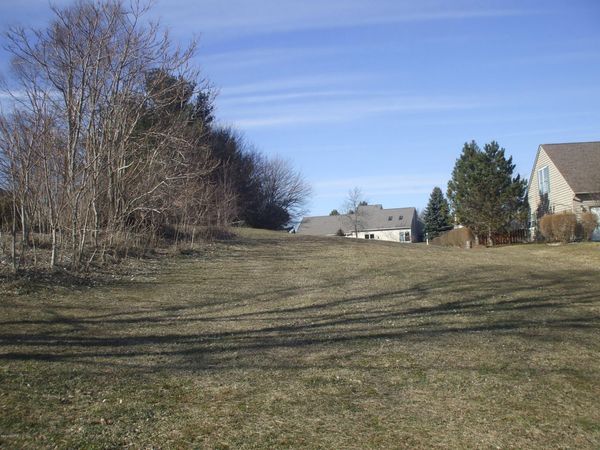 2924 Hunters Hill, Kalamazoo, MI 49048