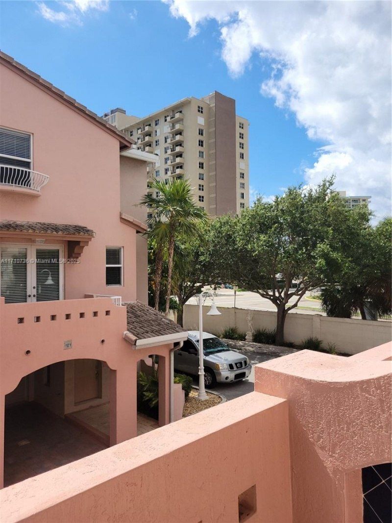 2005 Oceanwalk Ter, Lauderdale by the Sea, FL 33062 Photo