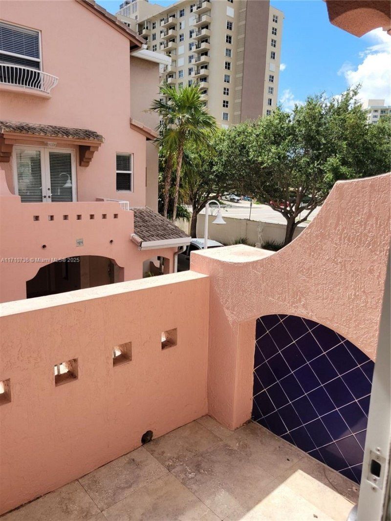 2005 Oceanwalk Ter, Lauderdale by the Sea, FL 33062 Photo