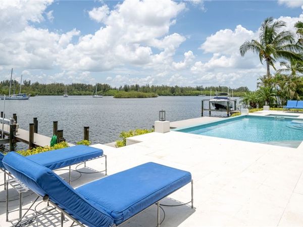 3937 Indian River Drive E, Vero Beach, FL 32963