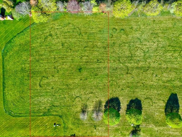 8501 Country Shire Lane, Spring Grove, IL 60081