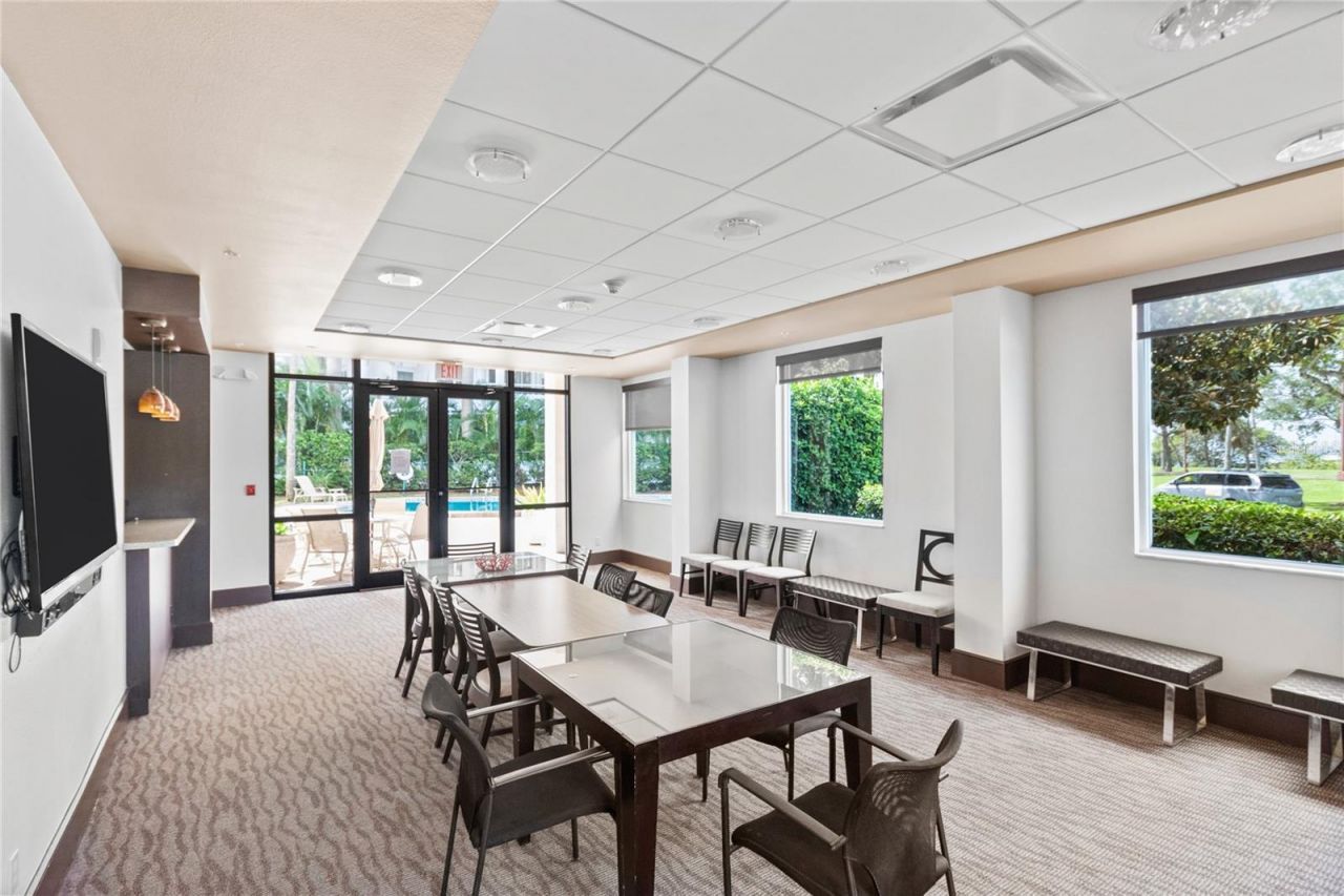 435 S Gulfstream Avenue, Unit 604, Sarasota, FL 34236 Photo