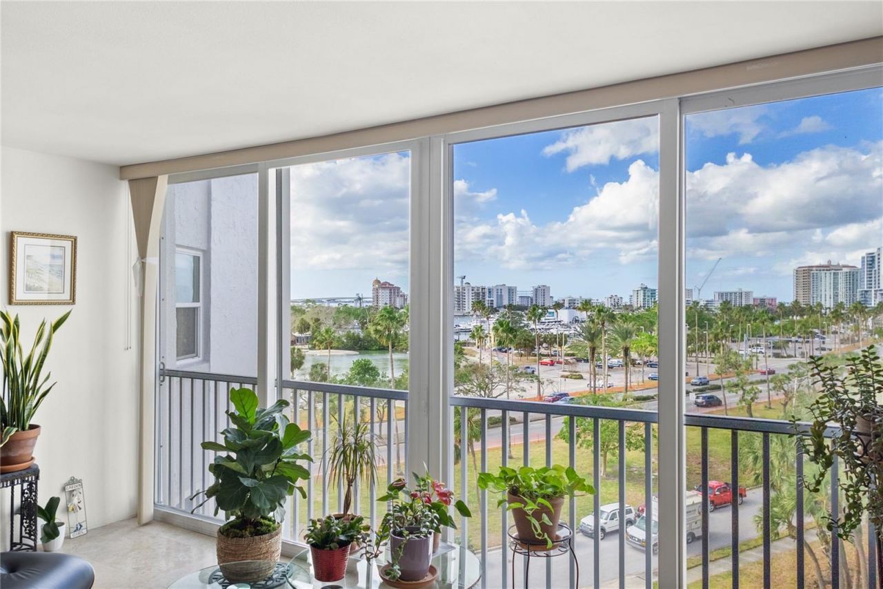 435 S Gulfstream Avenue, Unit 604, Sarasota, FL 34236 Photo