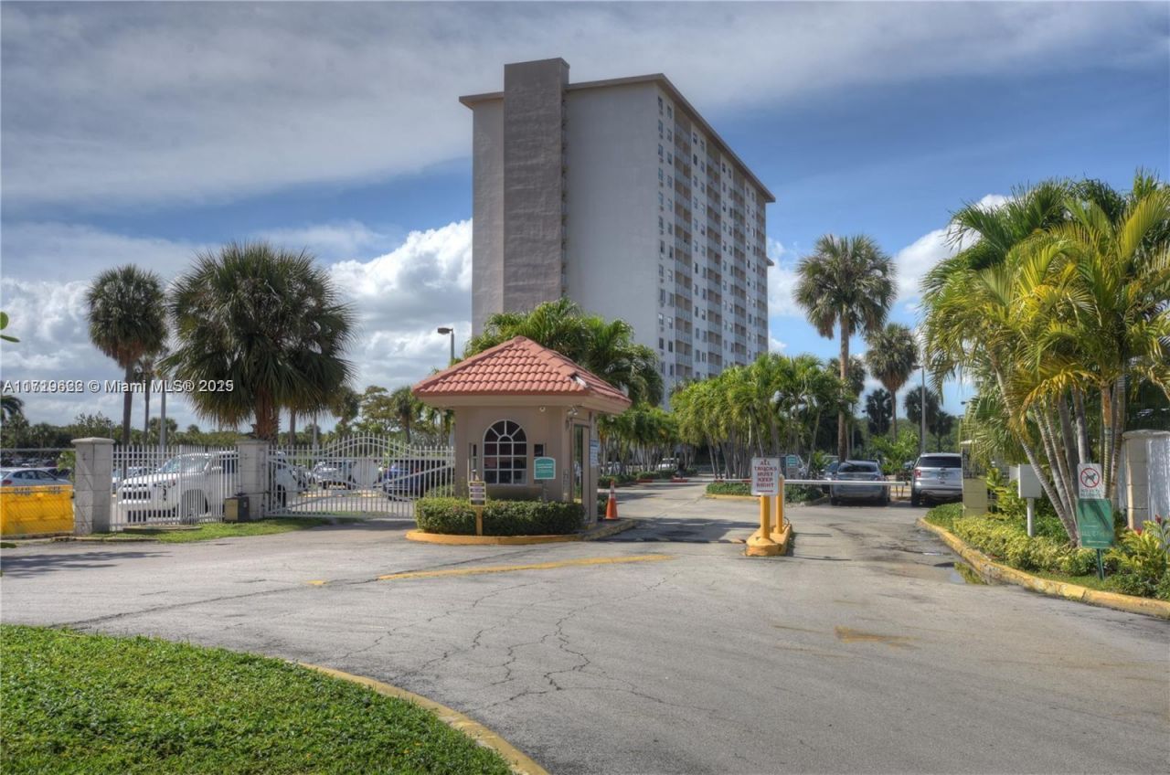 400 Kings Point Dr, Unit 1003, Sunny Isles Beach, FL 33160 Photo