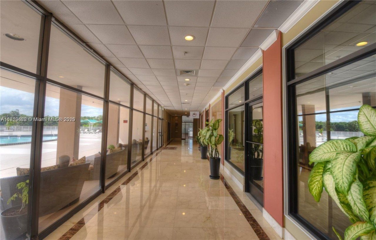 400 Kings Point Dr, Unit 1003, Sunny Isles Beach, FL 33160 Photo