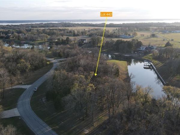 442 Waters Edge Drive, Corsicana, TX 75109