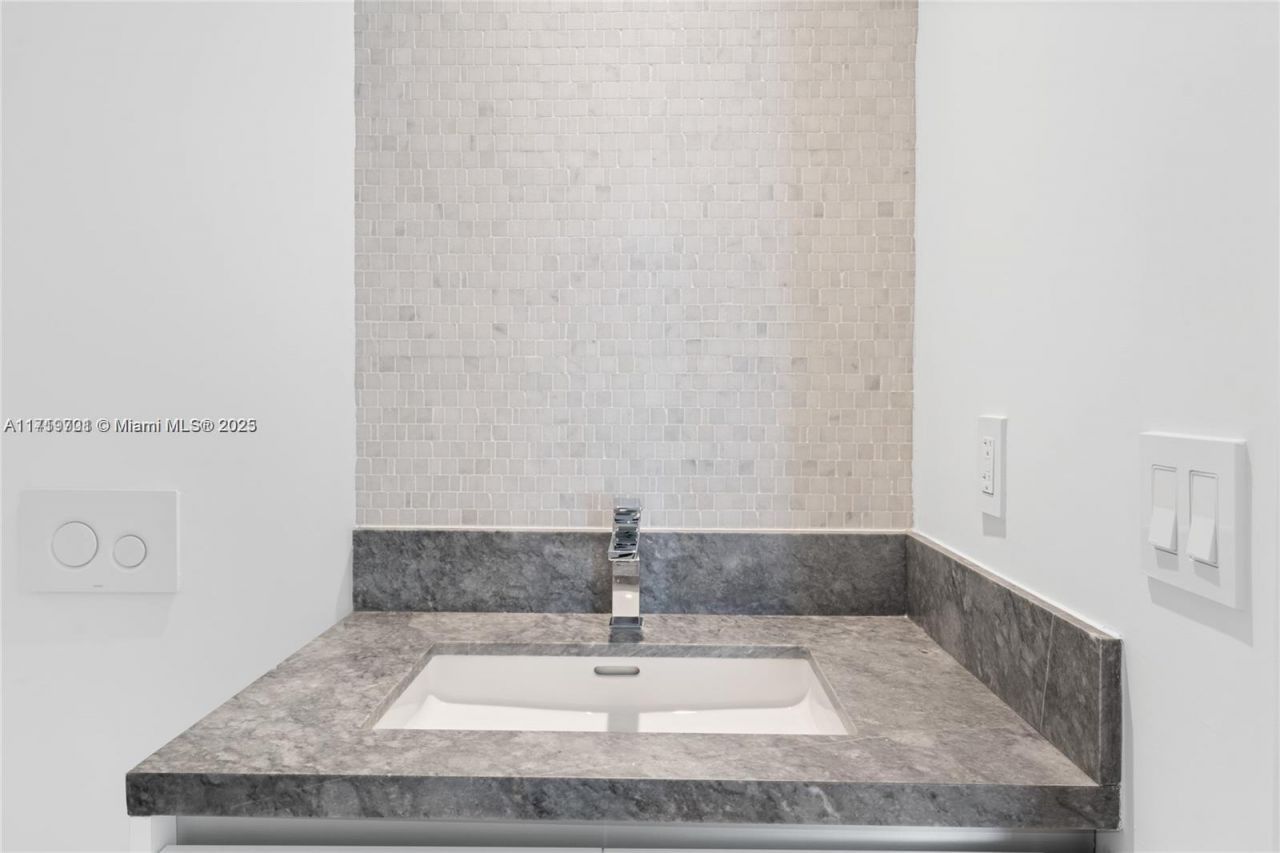 700 NE 26th Ter, Unit 2001, Miami, FL 33137 Photo