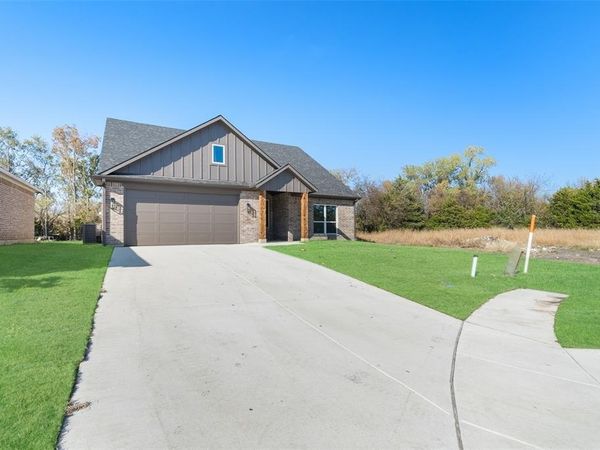 304 Kelcey Court, Trenton, TX 75490