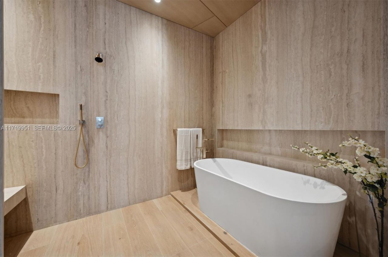 424 W Rivo Alto Dr, Miami Beach, FL 33139 Photo