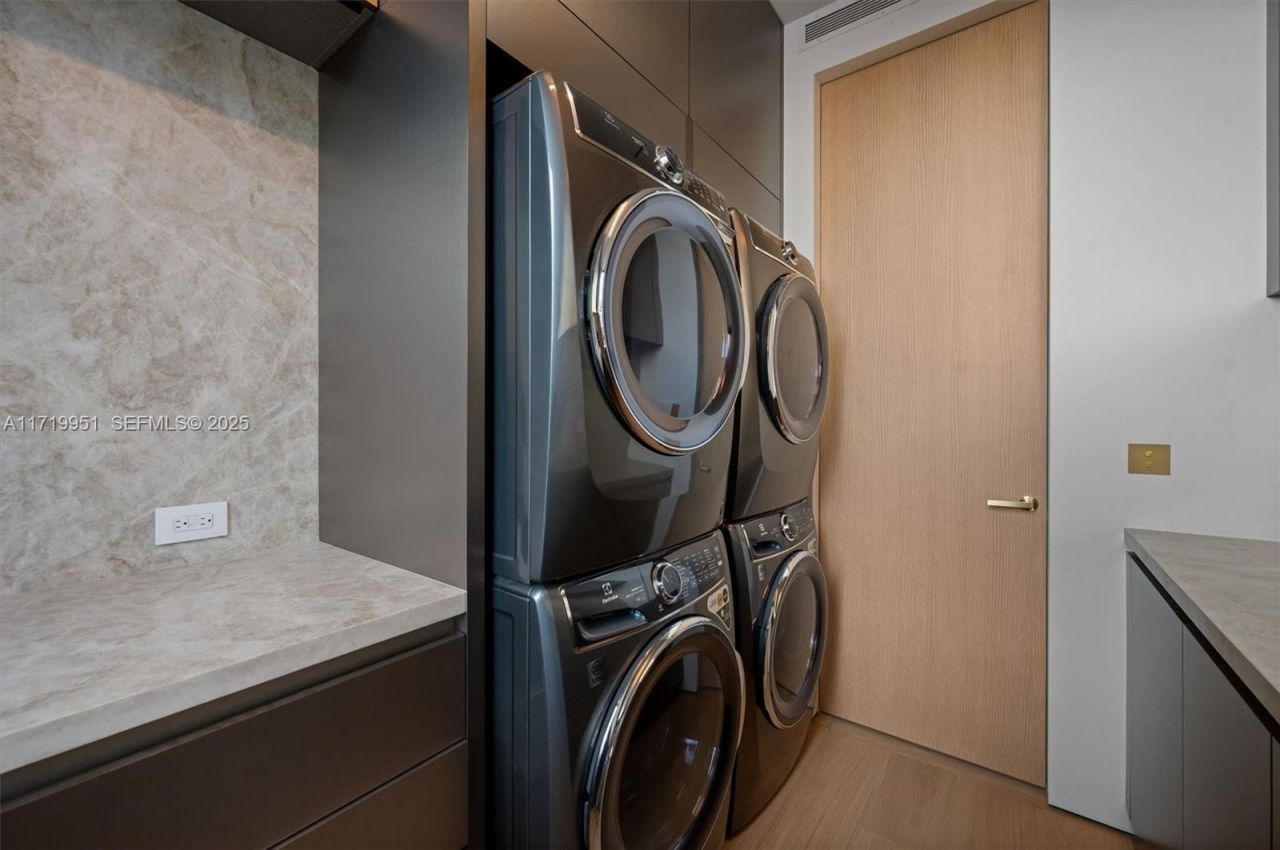 424 W Rivo Alto Dr, Miami Beach, FL 33139 Photo