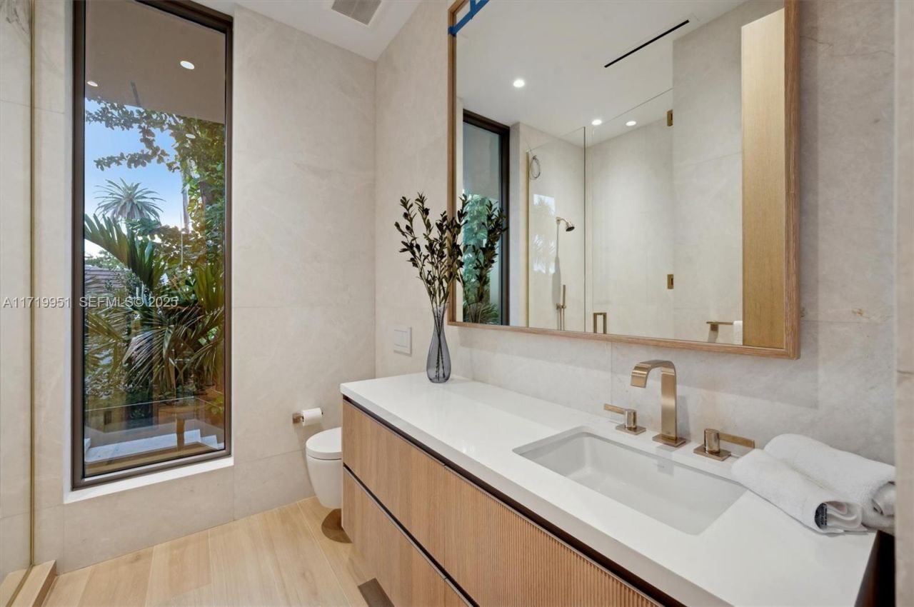 424 W Rivo Alto Dr, Miami Beach, FL 33139 Photo