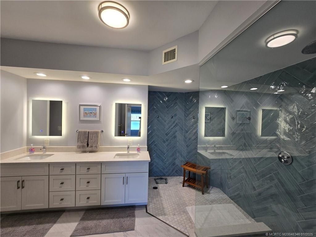 185 NE Edgewater Drive, Unit 5105, Stuart, FL 34996 Photo