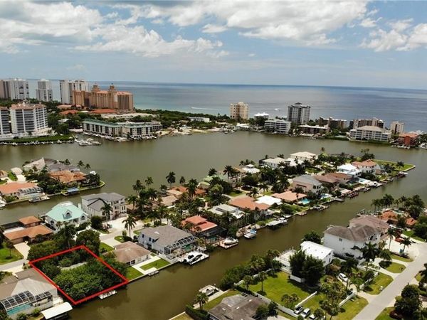 483 Oak AVE, NAPLES, FL 34108