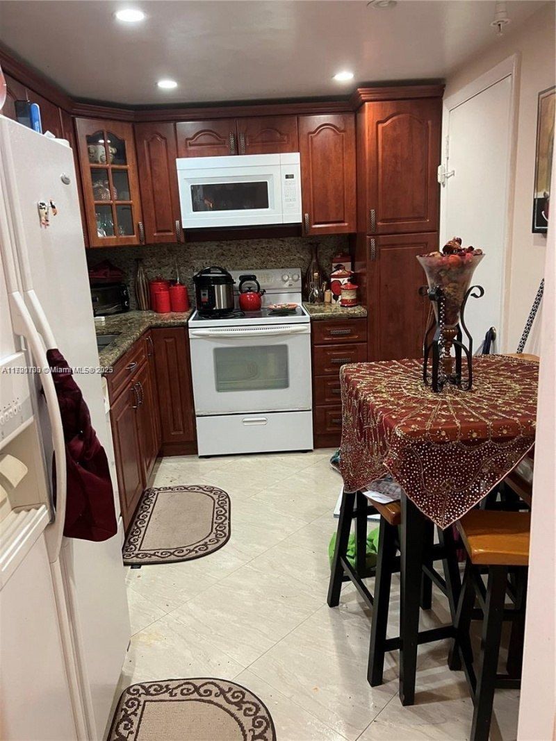 400 Kings Point Dr, Unit 106, Sunny Isles Beach, FL 33160 Photo