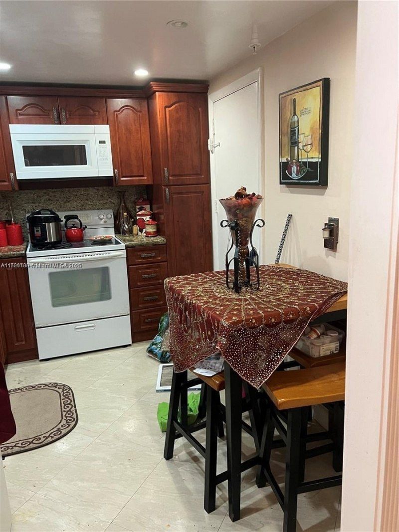 400 Kings Point Dr, Unit 106, Sunny Isles Beach, FL 33160 Photo