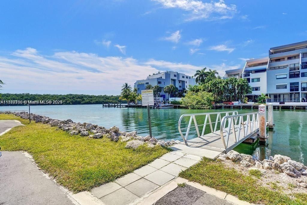 400 Kings Point Dr, Unit 106, Sunny Isles Beach, FL 33160 Photo