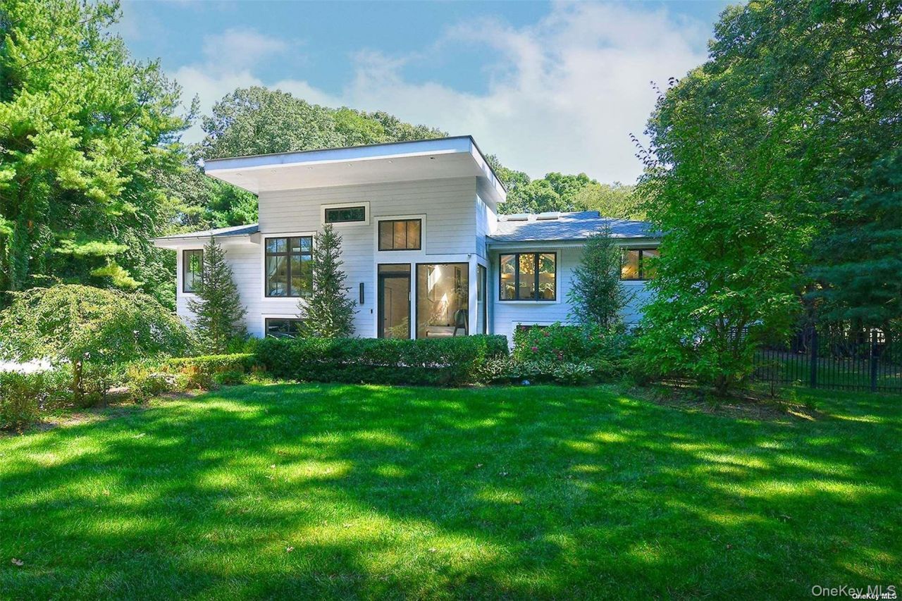 17 Beaumont Drive, Melville, NY 11747 Main Photo