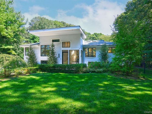 17 Beaumont Drive, Melville, NY 11747
