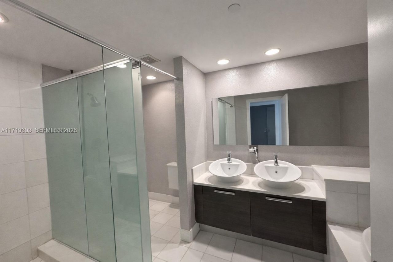 2950 NE 188th St, Unit 406, Aventura, FL 33180 Photo