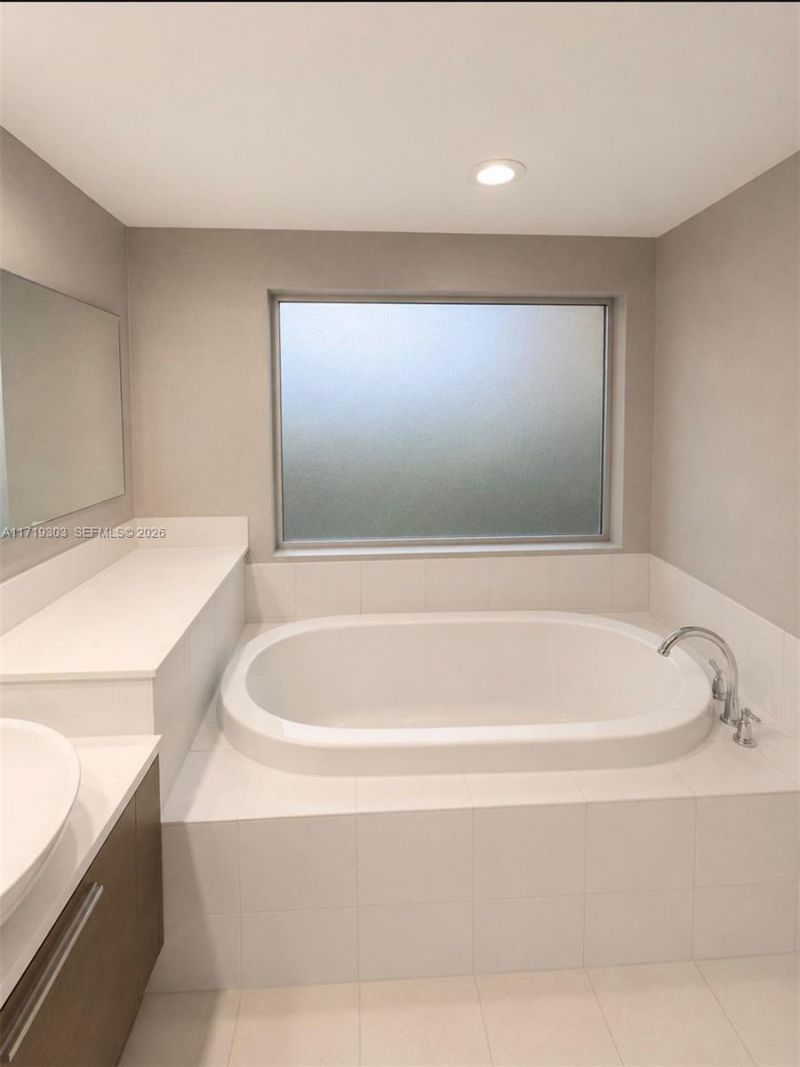 2950 NE 188th St, Unit 406, Aventura, FL 33180 Photo