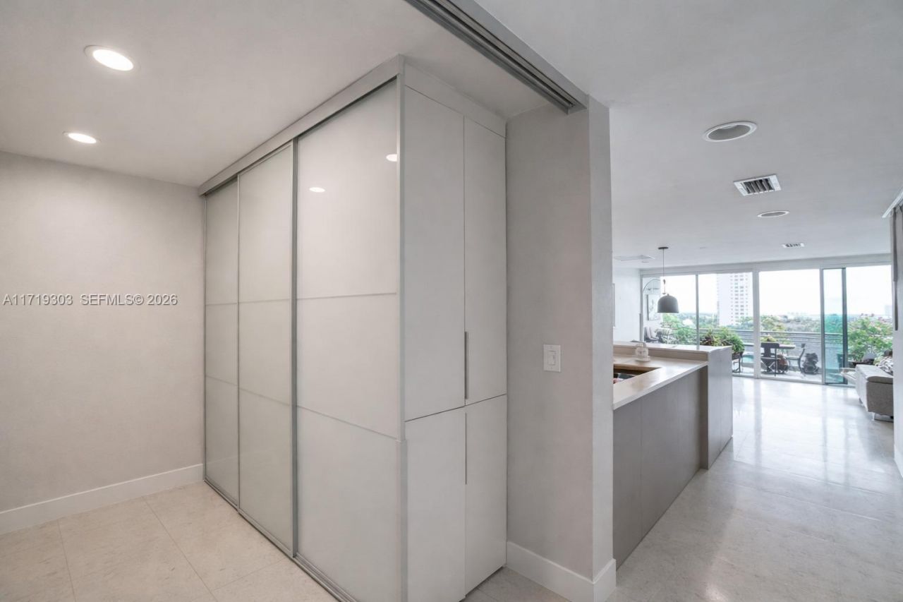 2950 NE 188th St, Unit 406, Aventura, FL 33180 Photo