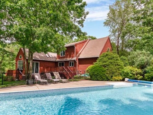 12 Hildreth Road, Hampton Bays, NY 11946