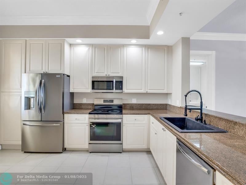 14 Harbour Isle Dr, Unit PH4, Fort Pierce, FL 34949 Photo