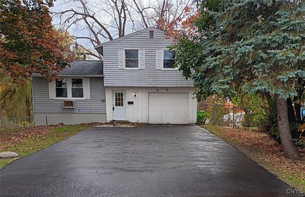 655 Sunflower Drive, Liverpool, NY 13088 Main Photo