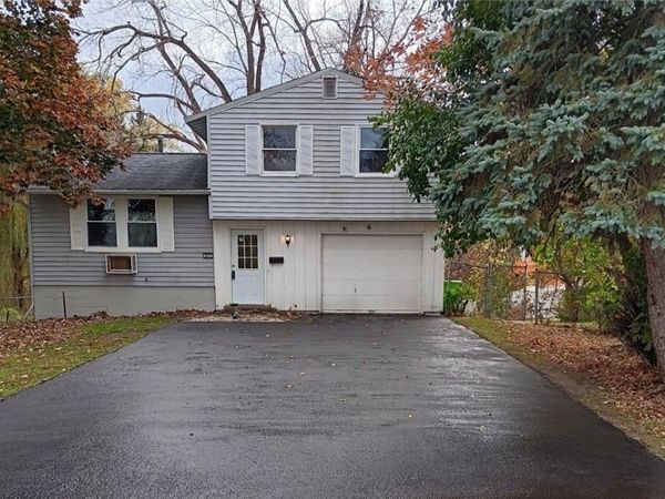 655 Sunflower Drive, Liverpool, NY 13088