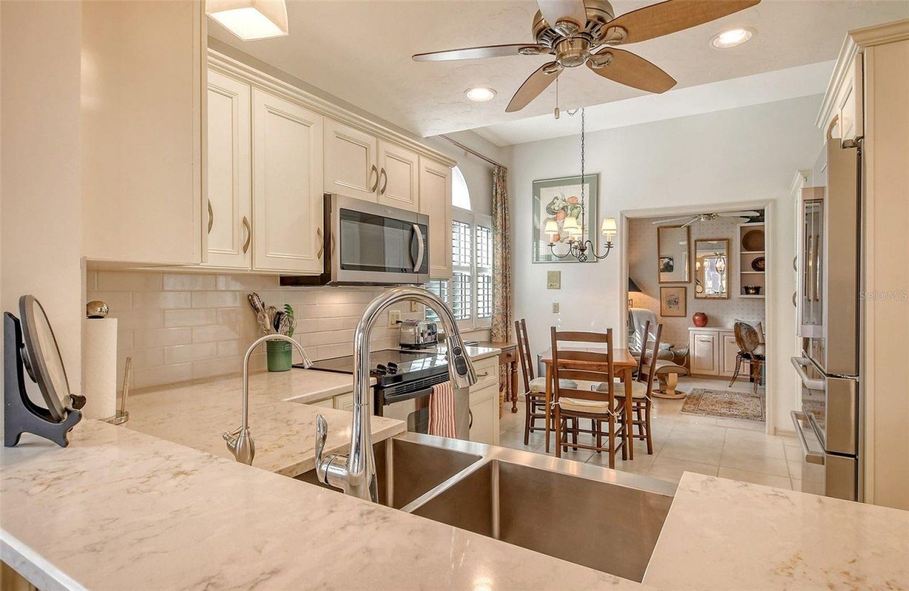 3416 W Chelmsford Court, Unit 2, Sarasota, FL 34235 Photo