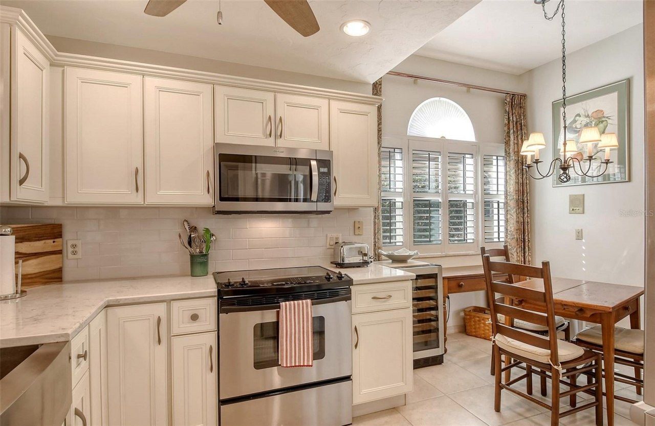 3416 W Chelmsford Court, Unit 2, Sarasota, FL 34235 Photo