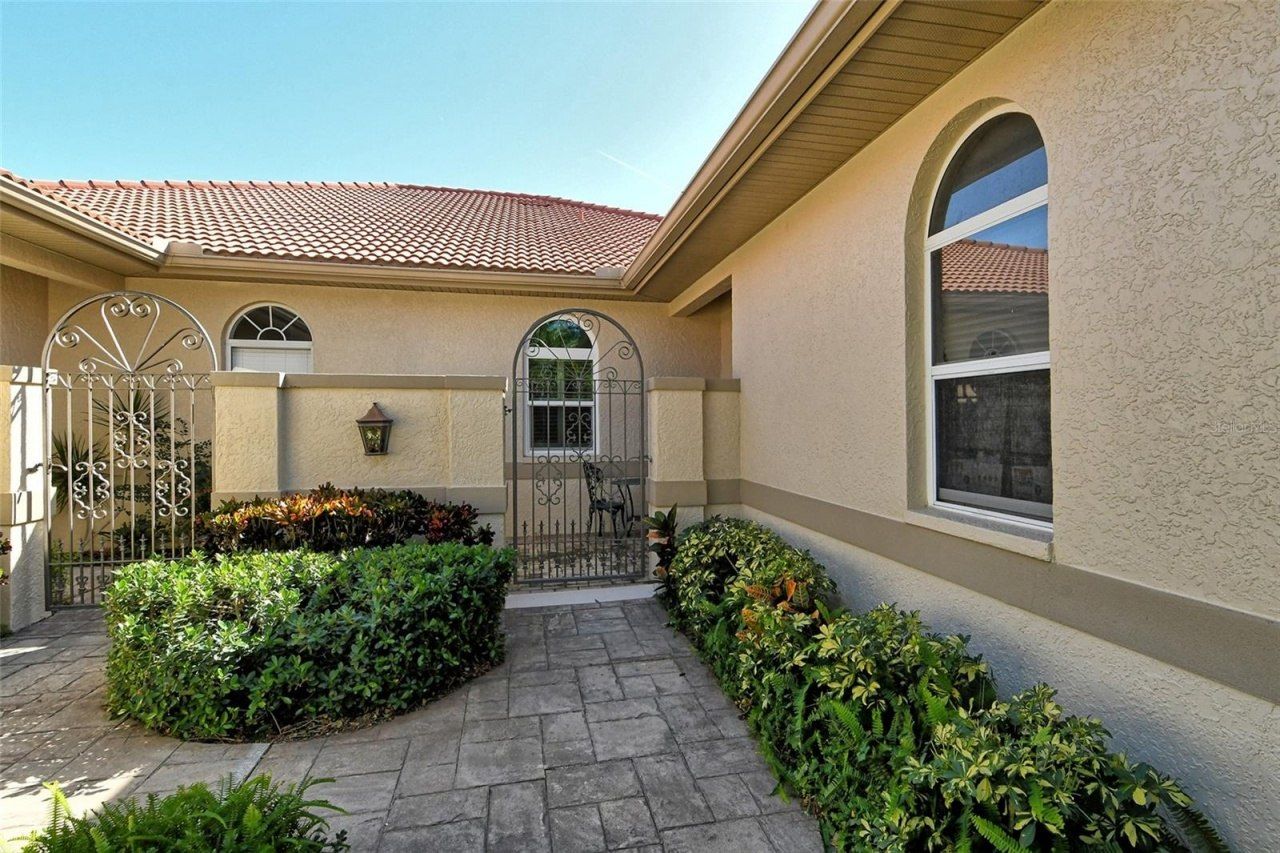 3416 W Chelmsford Court, Unit 2, Sarasota, FL 34235 Photo