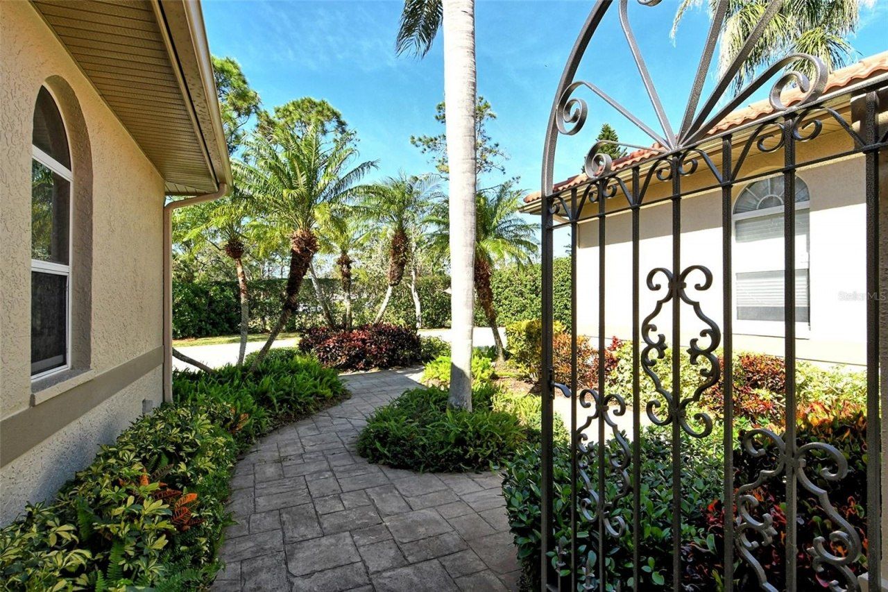 3416 W Chelmsford Court, Unit 2, Sarasota, FL 34235 Photo