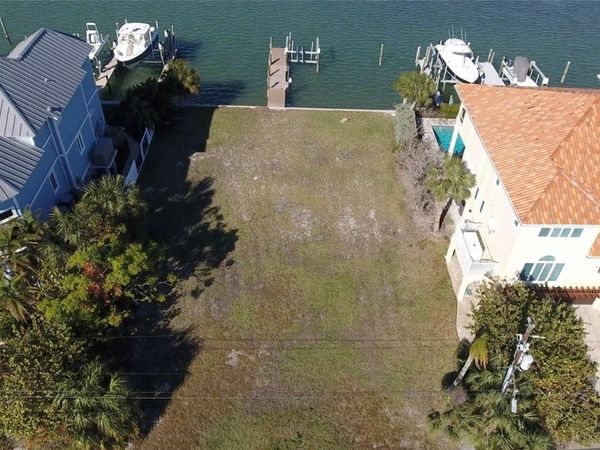 20 N PINE CIRCLE, BELLEAIR, FL 33756