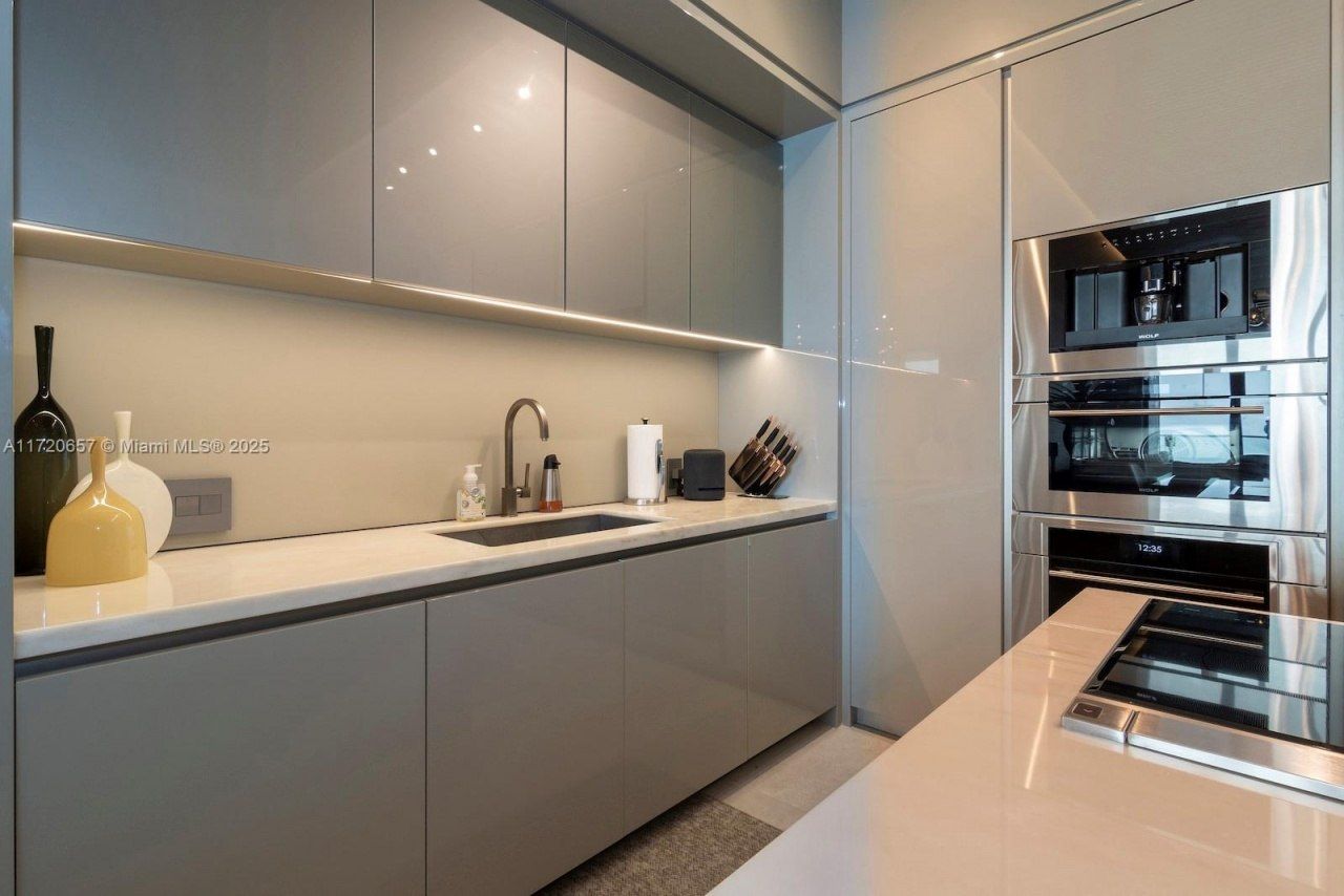 18975 Collins Ave, Unit 4102, Sunny Isles Beach, FL 33160 Photo