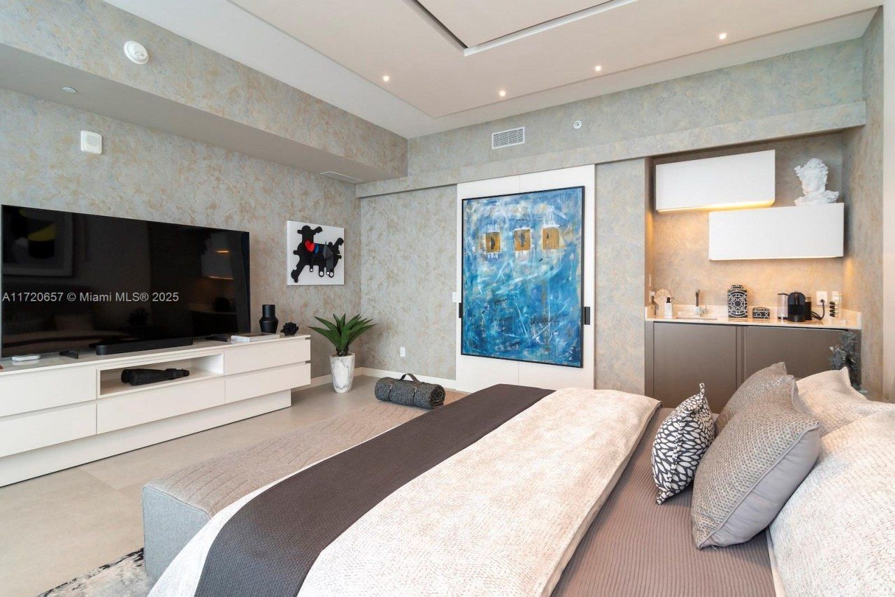 18975 Collins Ave, Unit 4102, Sunny Isles Beach, FL 33160 Photo