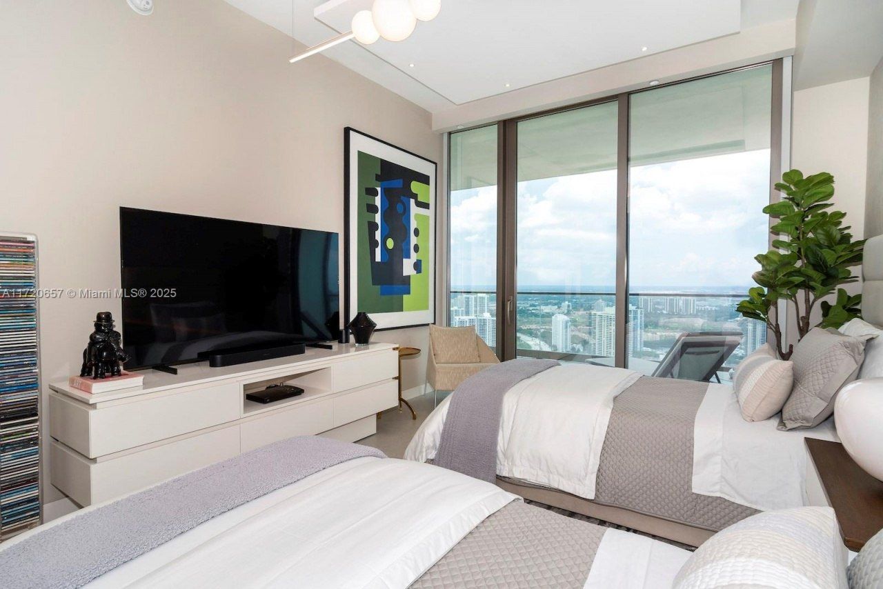 18975 Collins Ave, Unit 4102, Sunny Isles Beach, FL 33160 Photo