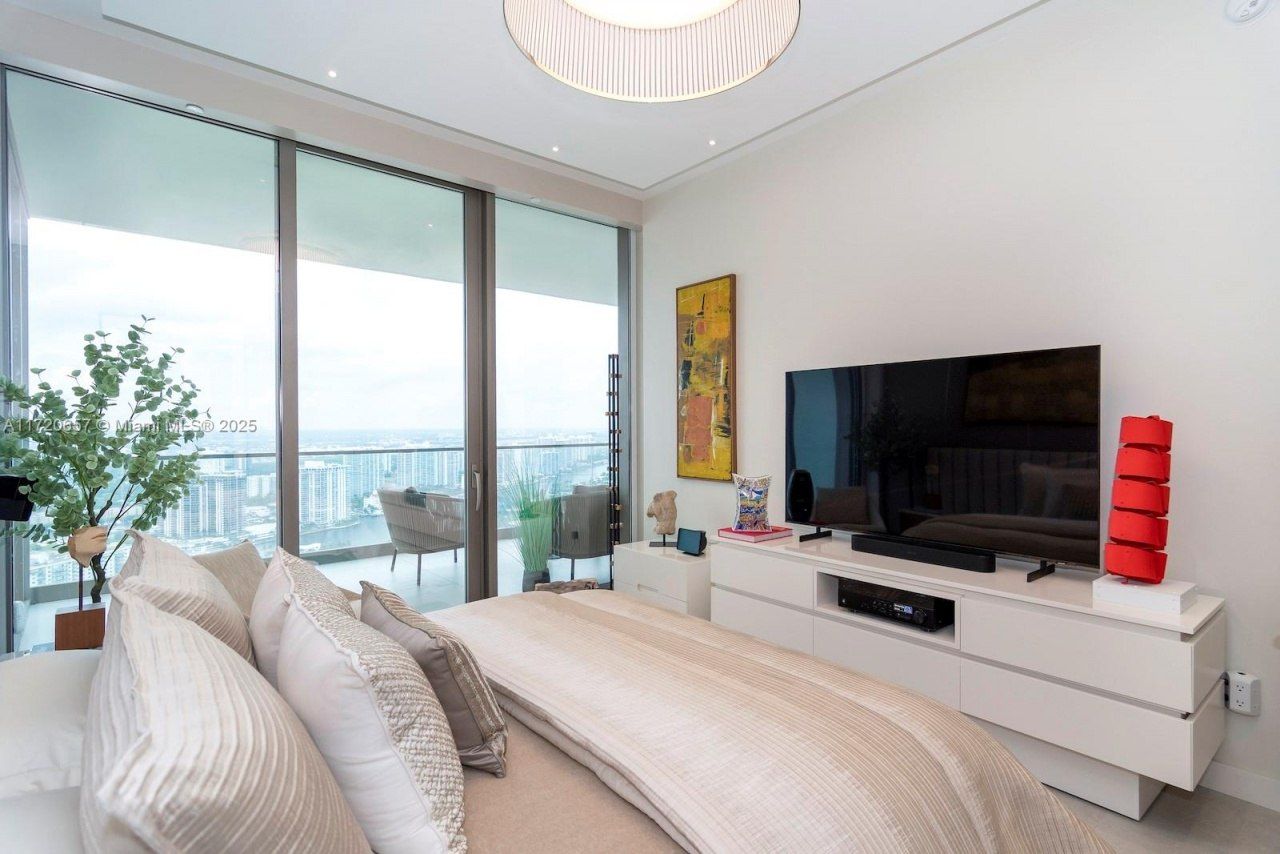 18975 Collins Ave, Unit 4102, Sunny Isles Beach, FL 33160 Photo