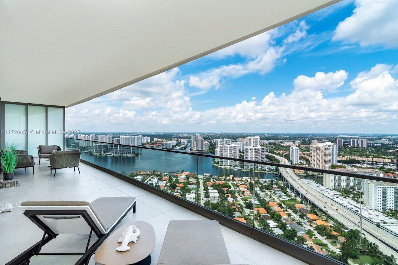 18975 Collins Ave, Unit 4102, Sunny Isles Beach, FL 33160 Photo