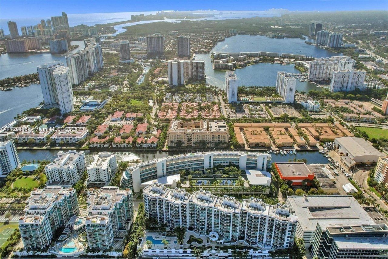 3029 NE 188th St, Unit 301, Aventura, FL 33180 Photo